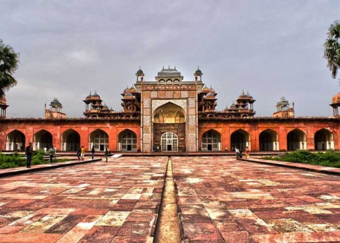 Day 4 Agra – Jaipur via Fatehpur Sikri (245 Km / 4 hrs)